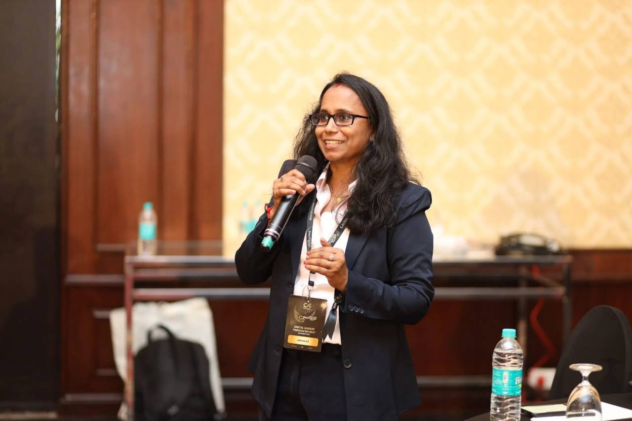 Dietitian Anitha K.P speaking at a professional health and diabetes awareness event